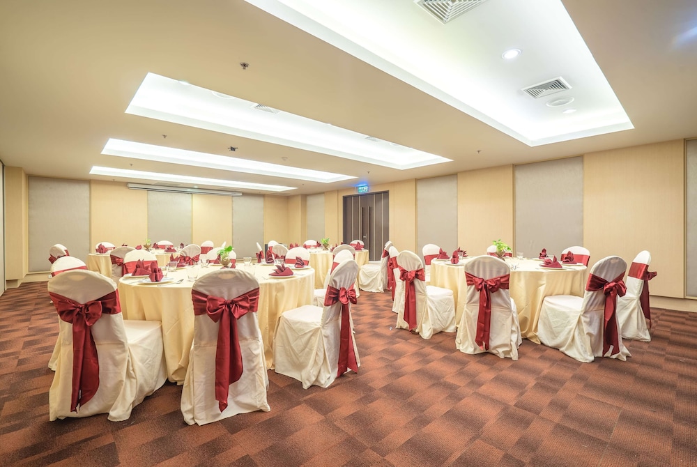 Ramada By Wyndham Phuket Deevana 59/70