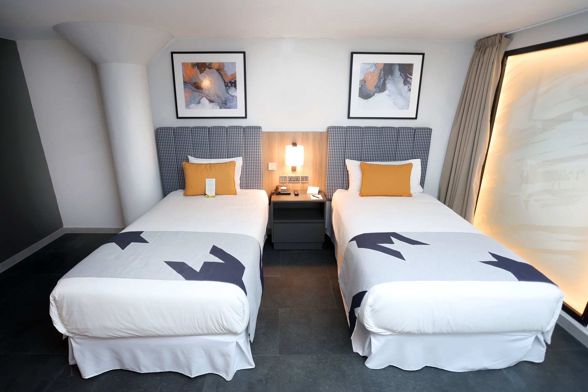 Deluxe, Twin Beds, No Window، Hotel Riu Plaza London Victoria 6/10