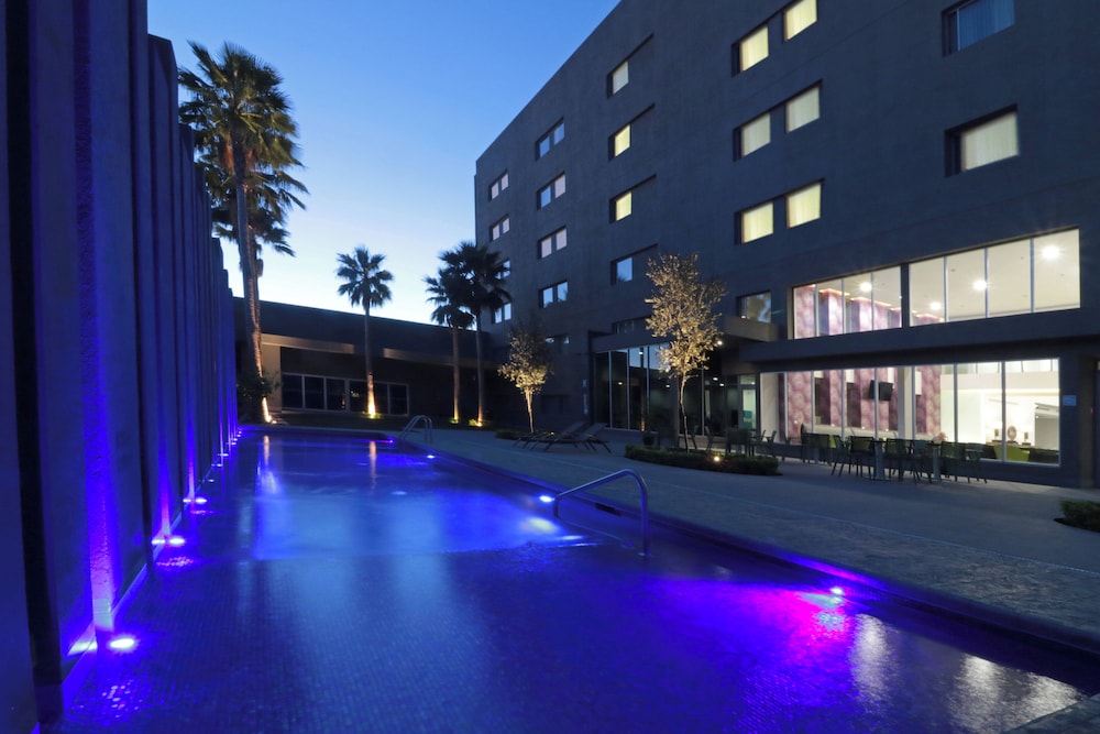 Holiday Inn Express Suites Hermosillo 3/50
