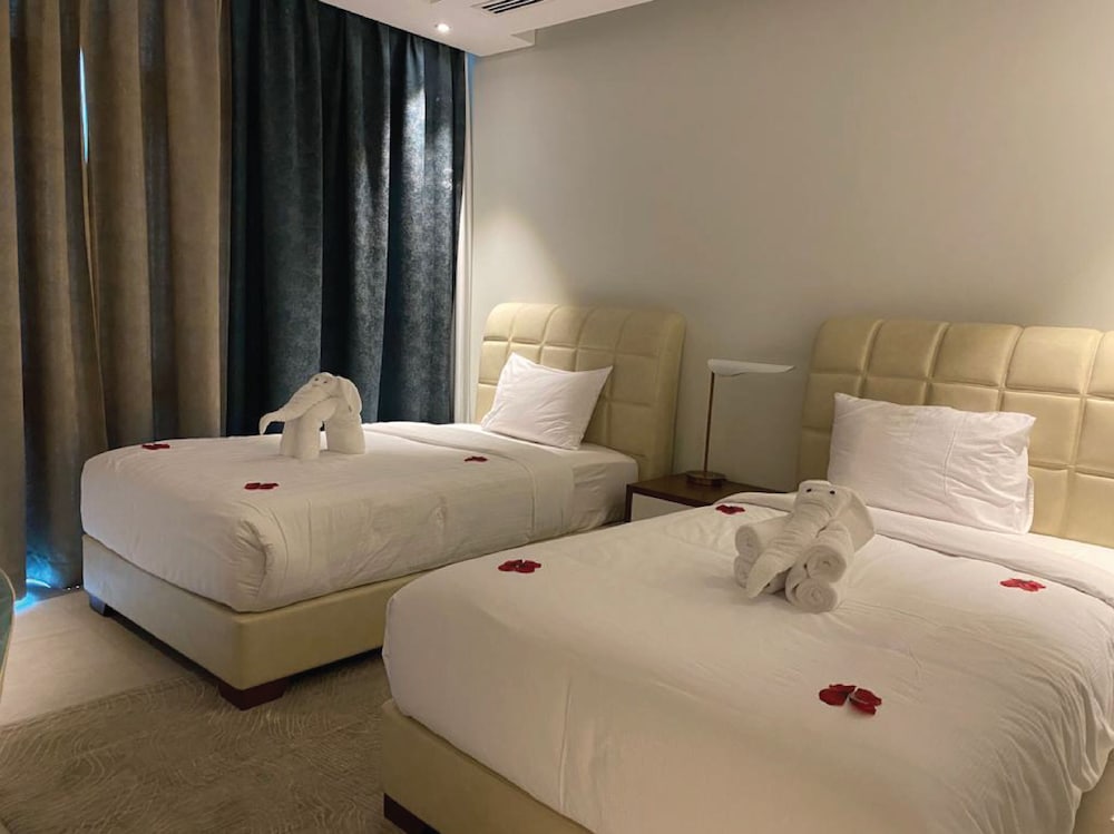 Waterfront Hotel Apartment 23/54