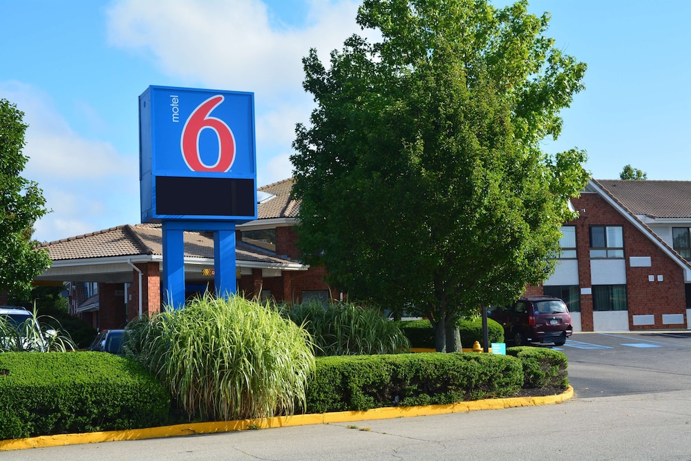 Motel6 Newport, RI 8/41