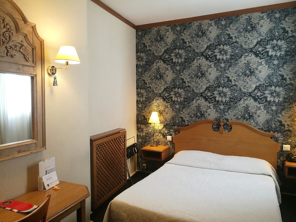 Hotel De Fleurie 16/50