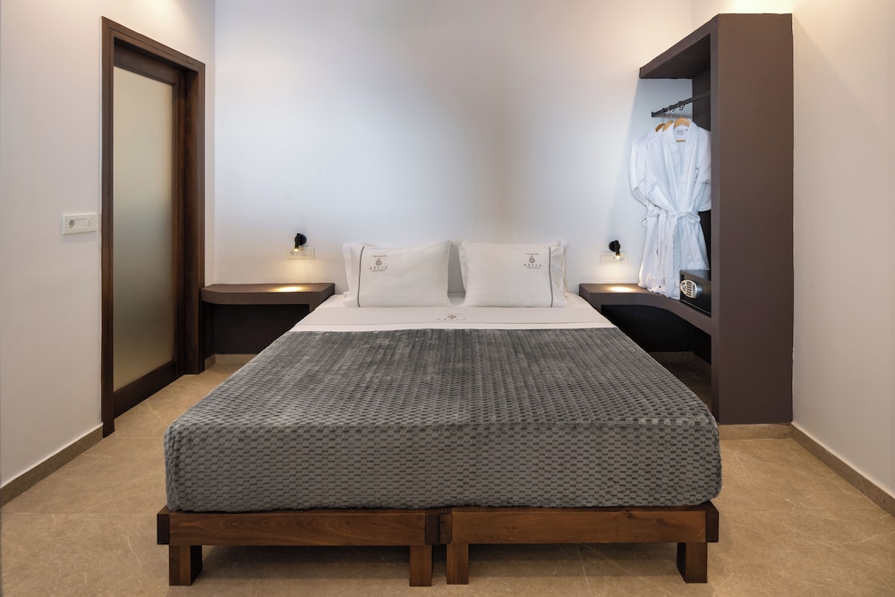 Aelia Luxury Suites 17/50