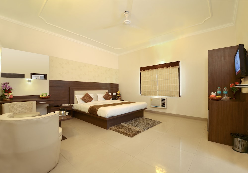 HOTEL MANIRAM PALACE 12/19