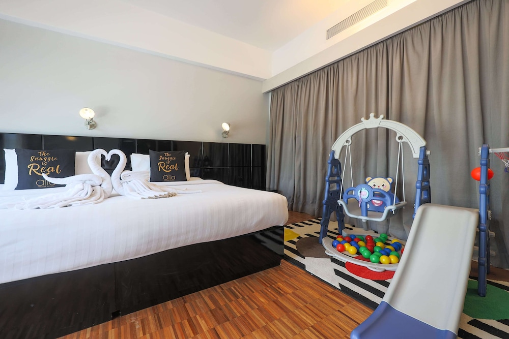 FAMILY, KING BED, CITY VIEW