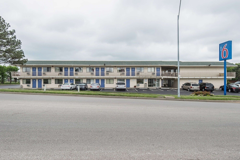 Motel6 Kansas City, MO - Airport 4/50