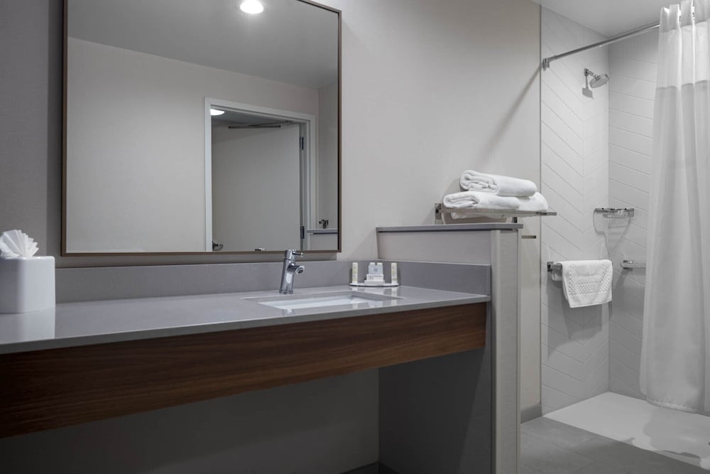 Fairfield Inn Suites Dallas Dfw Airport North Irving 37/38
