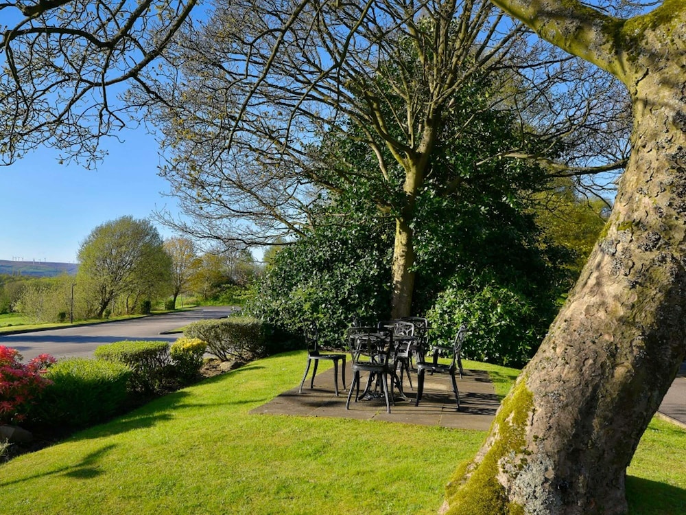 Mercure Manchester Norton Grange Hotel & Spa 66/70