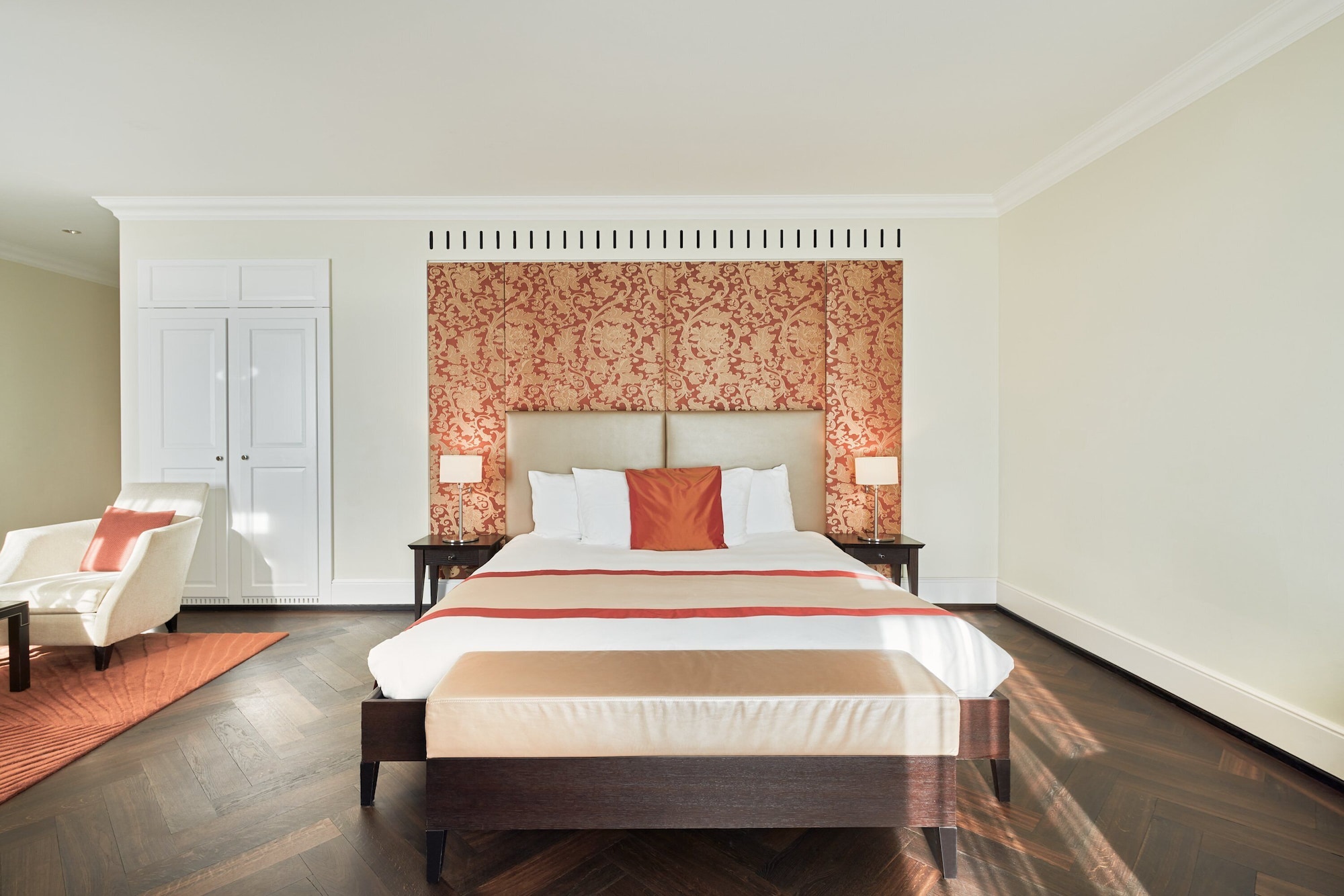 Junior Suite, Superior, King Bed, Courtyard View, Partial Balcony, Jetted Tub