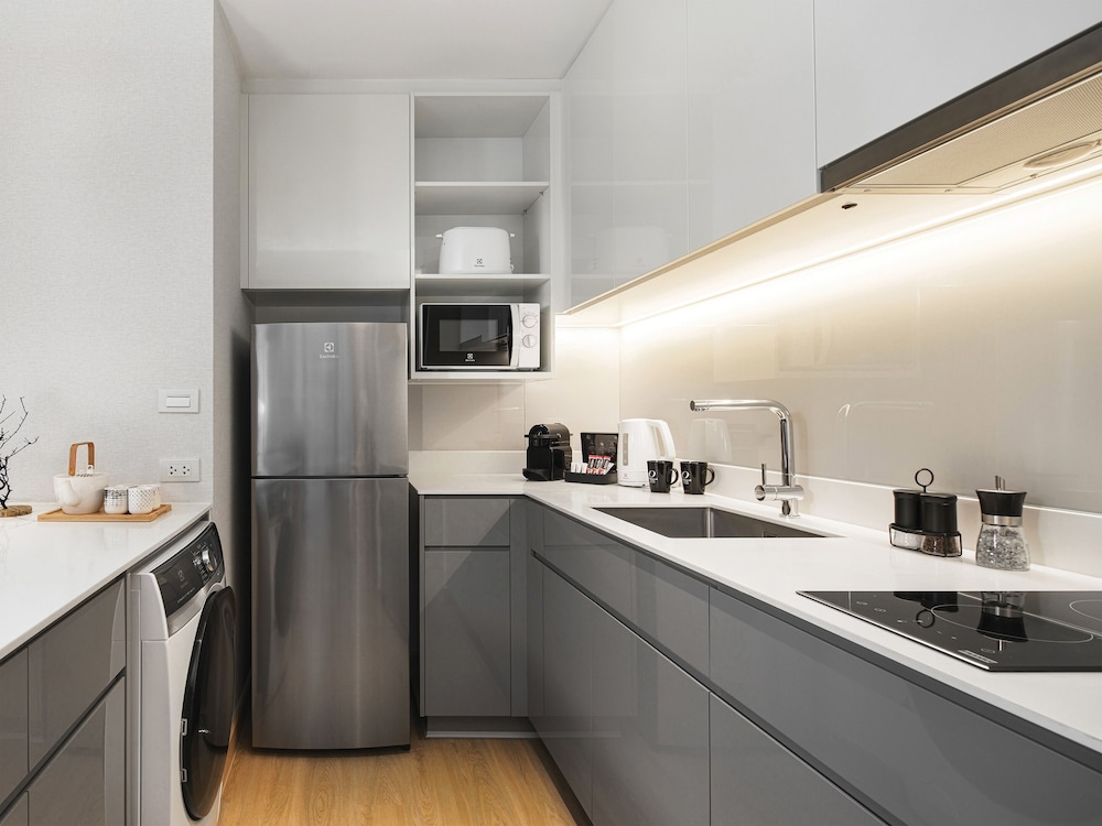 Oakwood Suites Bangkok 34/42
