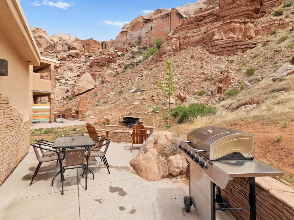 Bluff Dwellings Resort 57/67