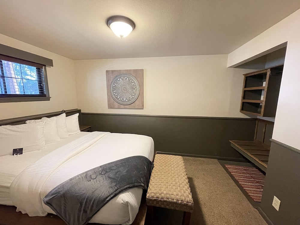 Highland Haven Creekside Inn 15/50
