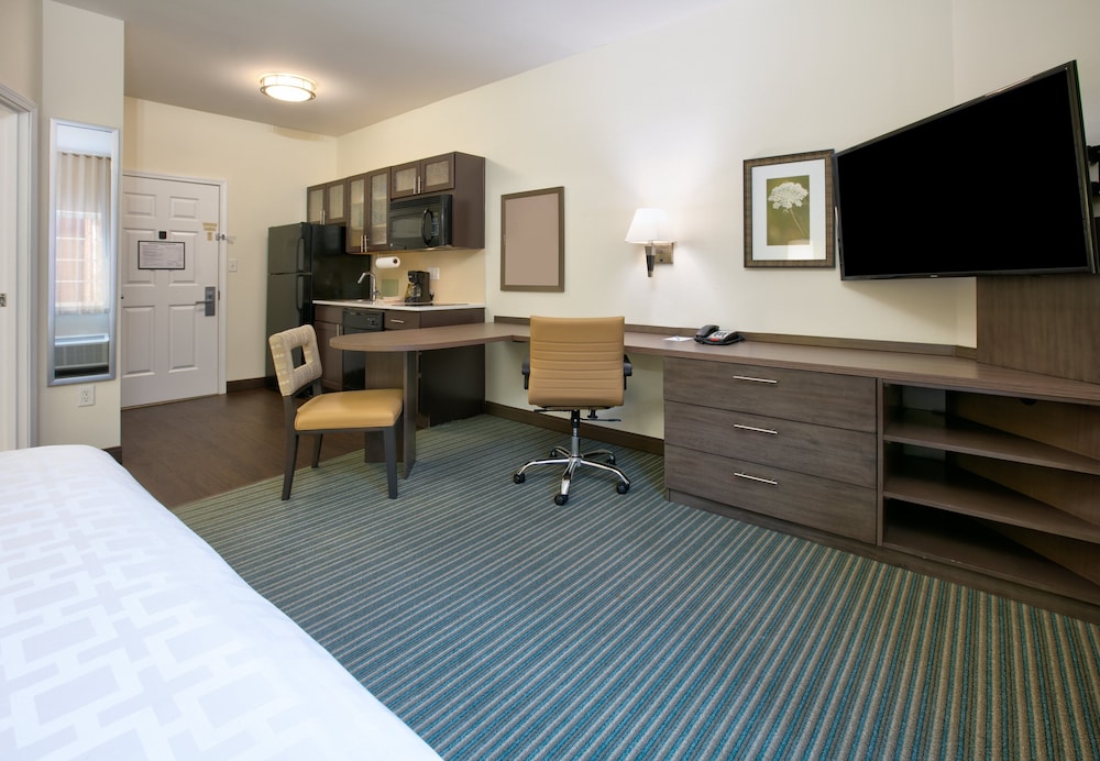Candlewood Suites DFW South 37/39
