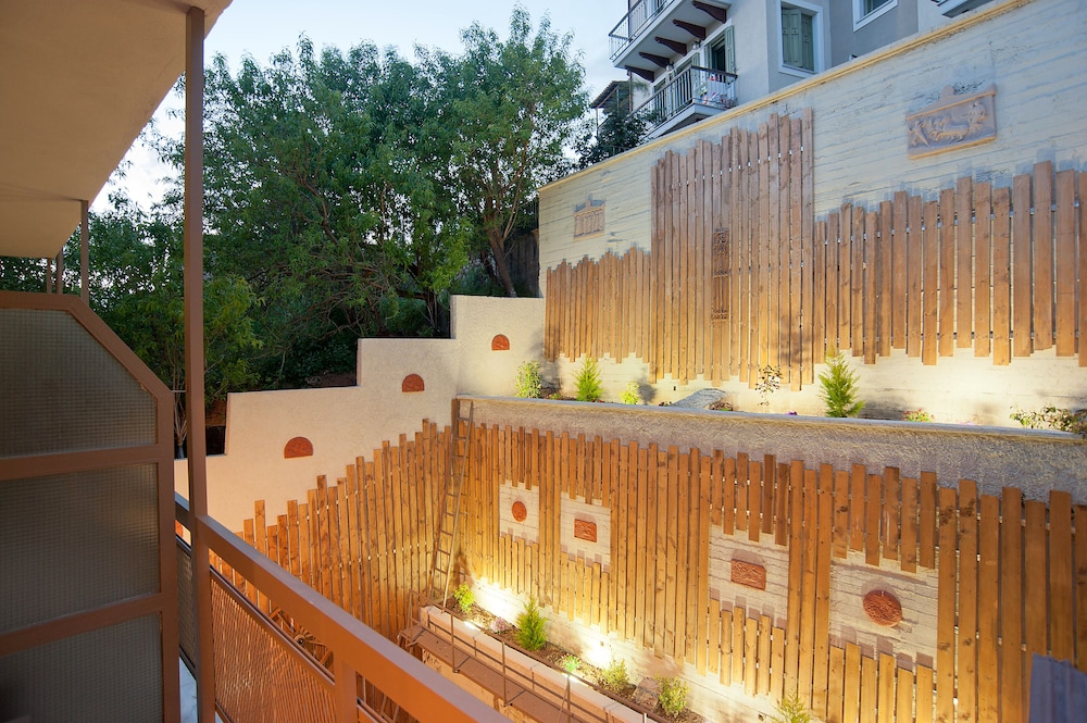 Nidimos Hotel 3/50