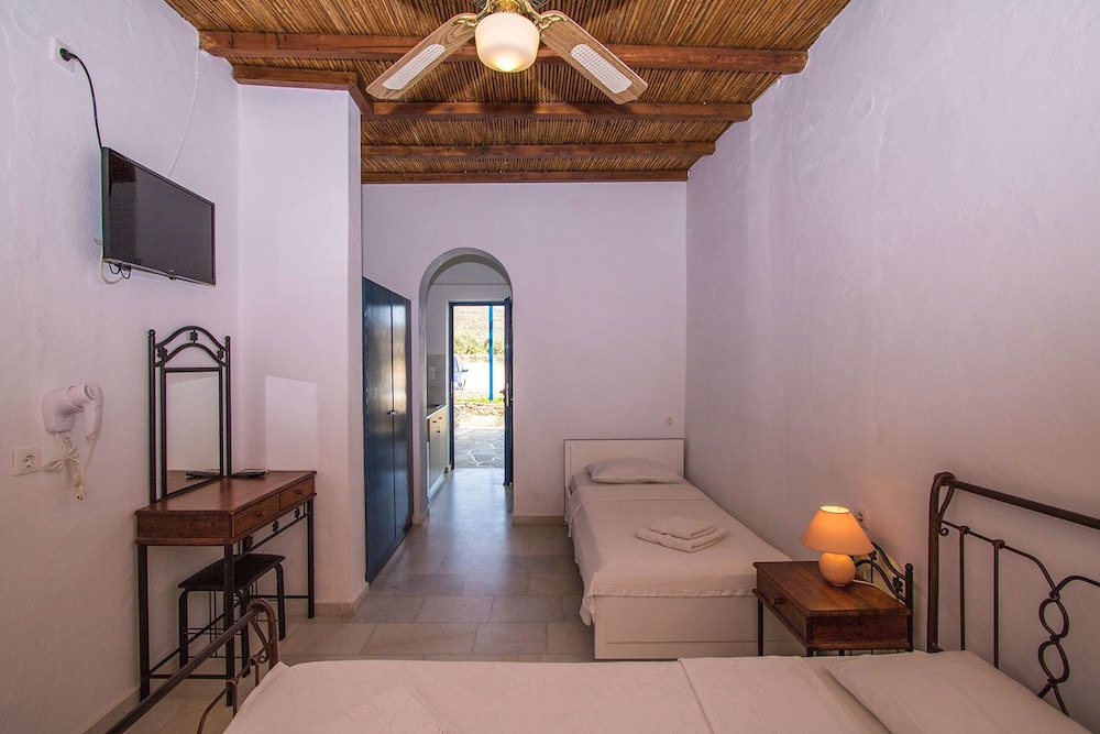 Dimitris Rooms 13/33