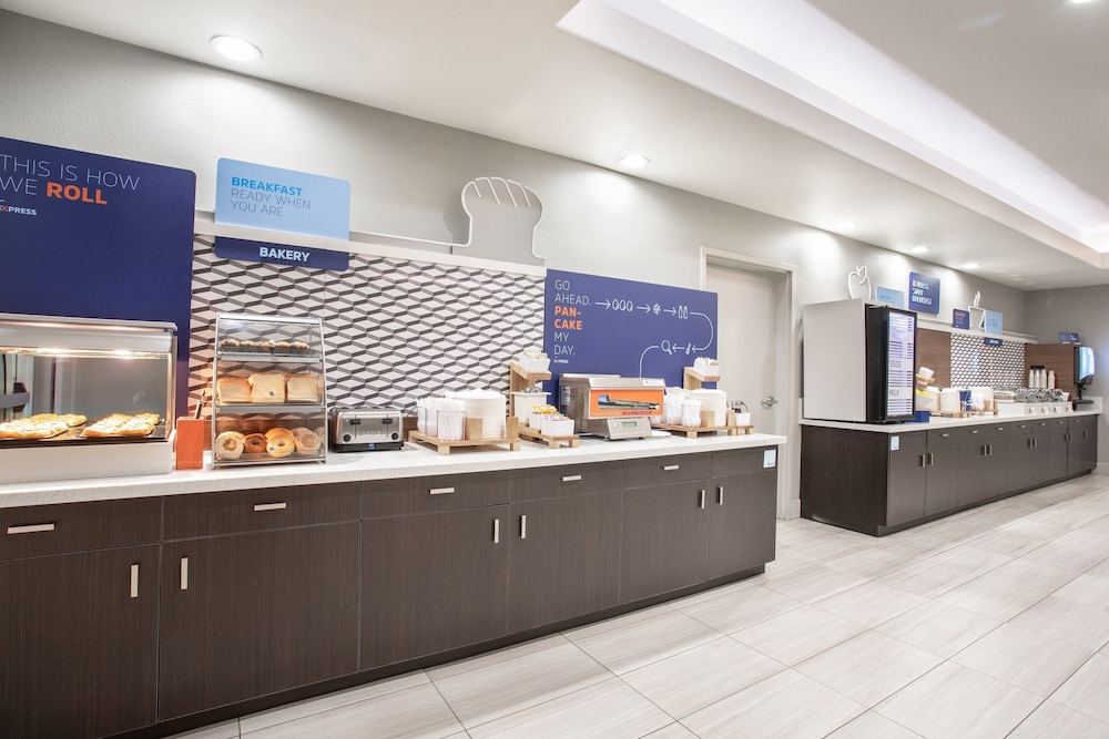 Holiday Inn Express and Suites Chowchilla - Yosemite Park Area 15/58