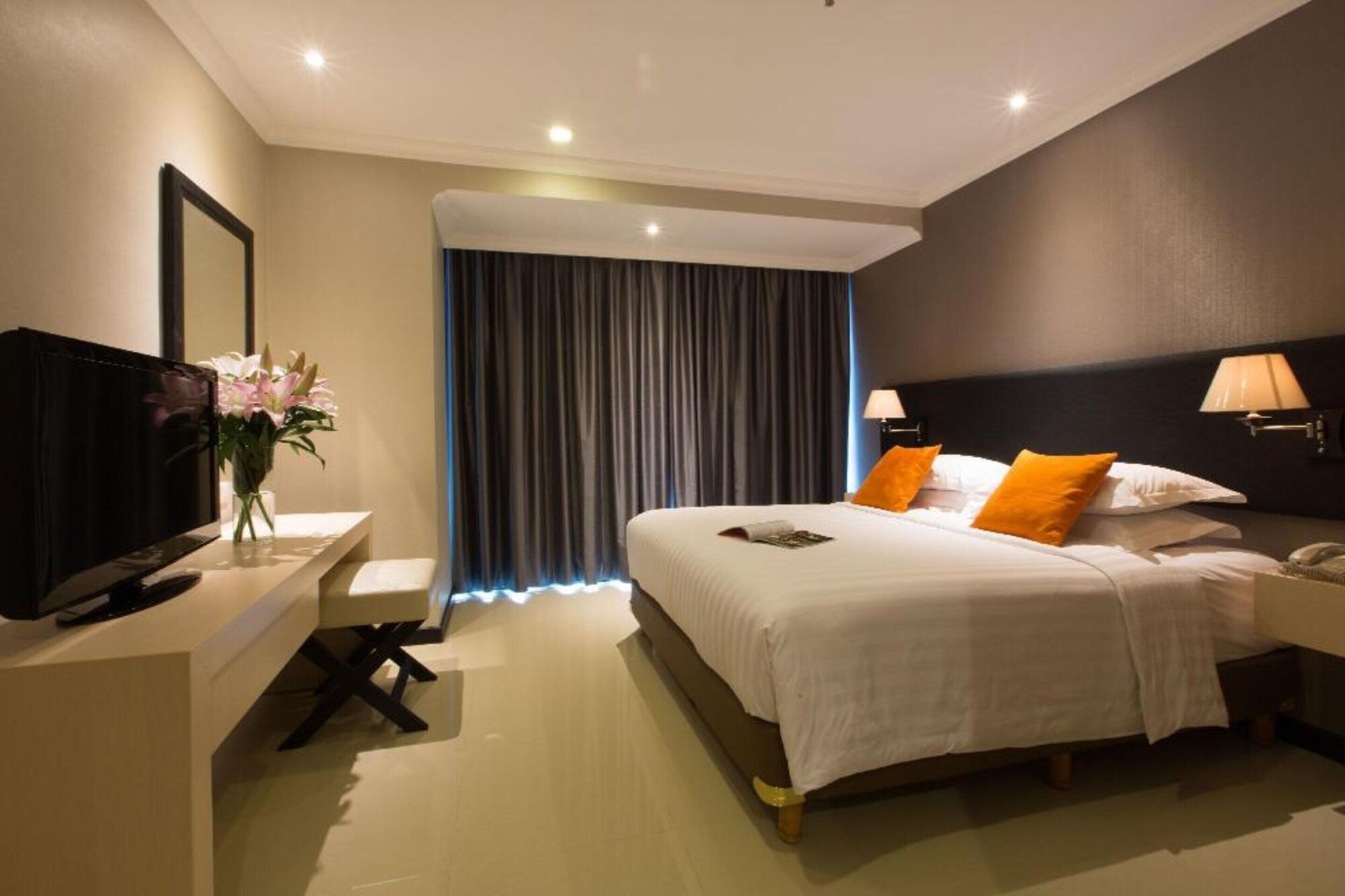 2 BEDROOMS, SUPERIOR