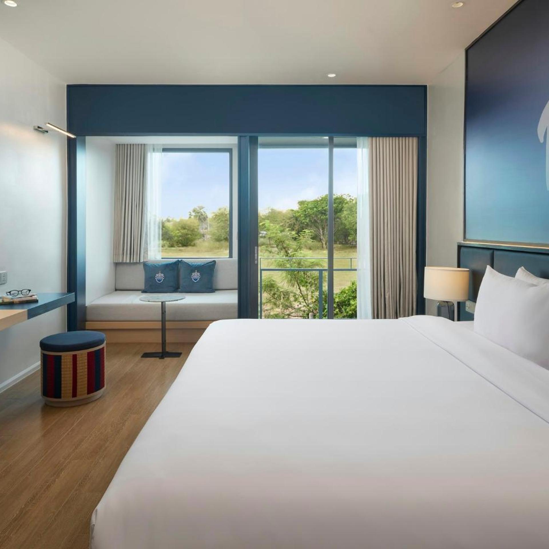 Deluxe, King Bed, Garden View