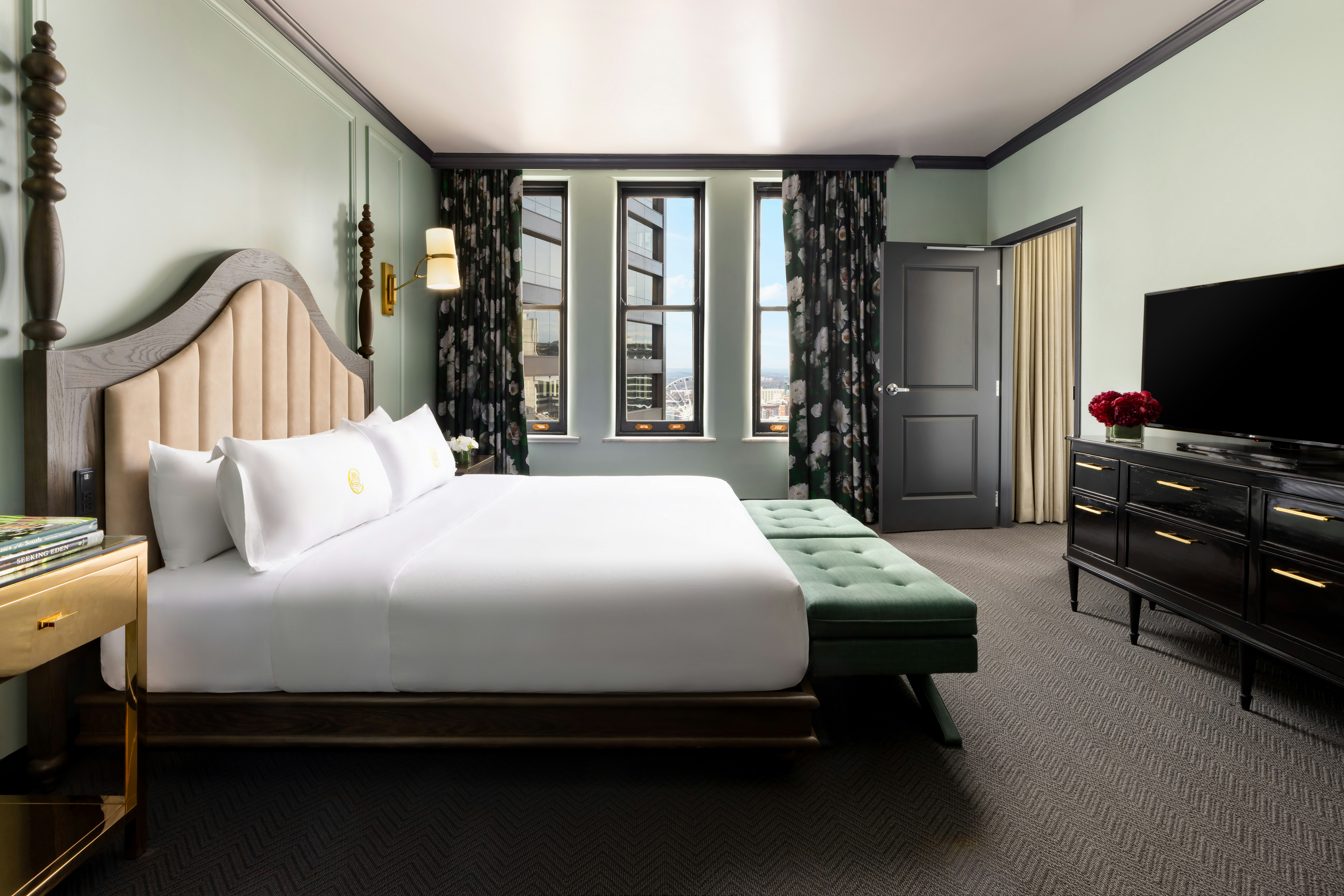 1 BEDROOM, DELUXE, SUITE, KING BED, CITY VIEW