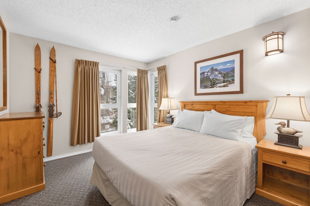 Tantalus Resort Lodge 15/55