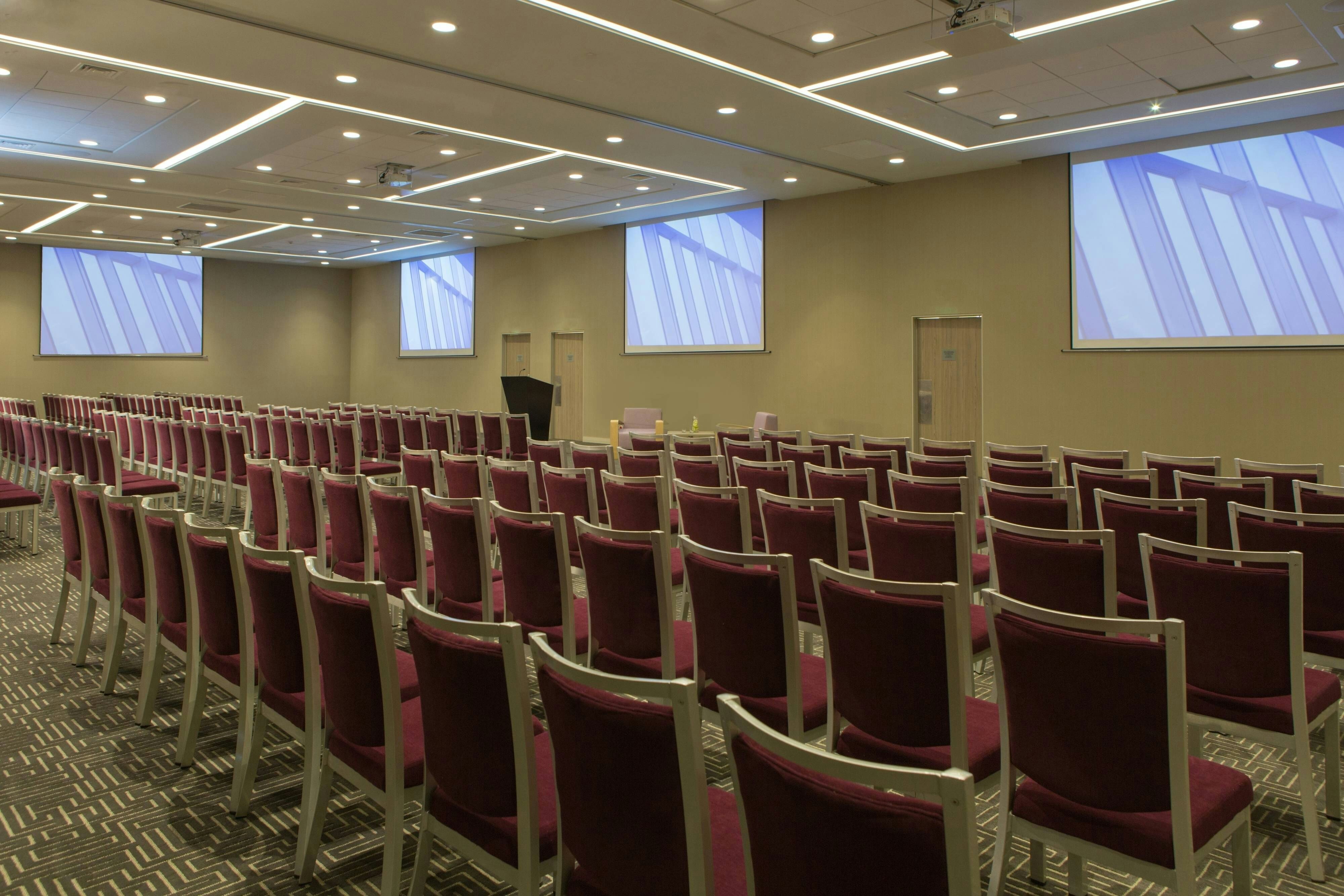 Courtyard Santiago Las Condes 50/55
