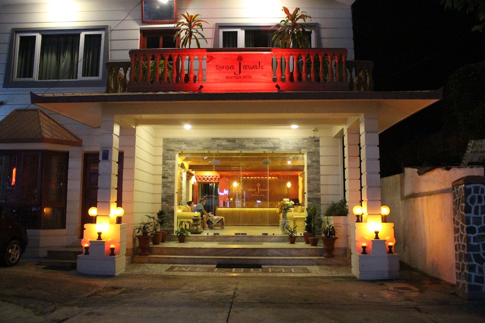 Three Jewels Boutique Hotel 3/74