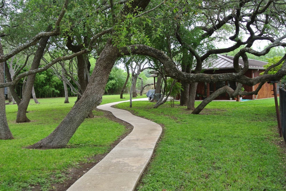 Live Oaks Bed and Breakfast 29/44