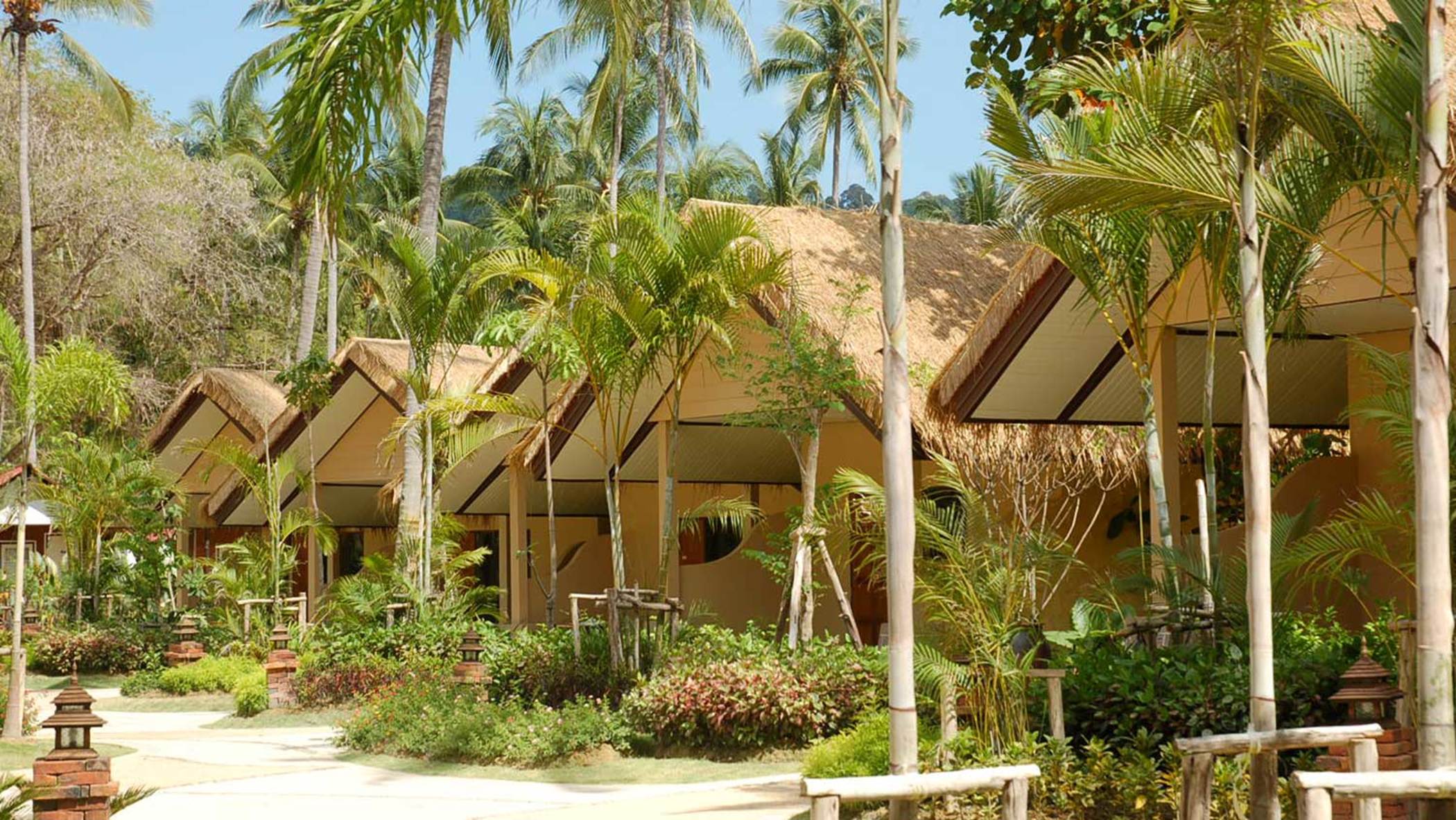Hotel and Beach Bungalow at Lanta Resort 4/55