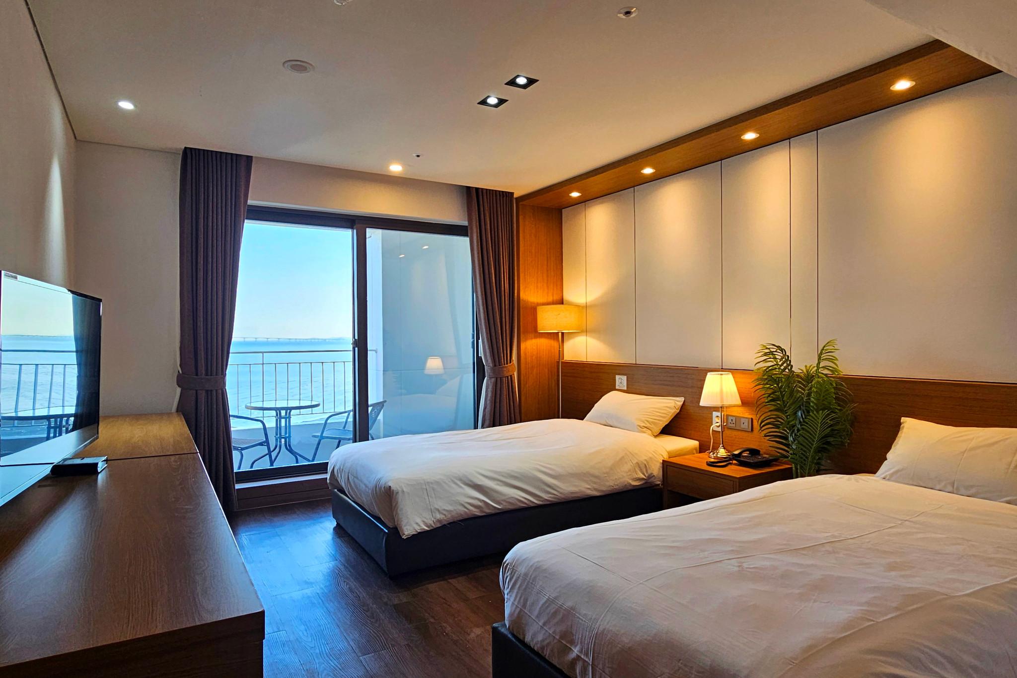 STANDARD, TWIN BEDS, OCEAN VIEW, TERRACE