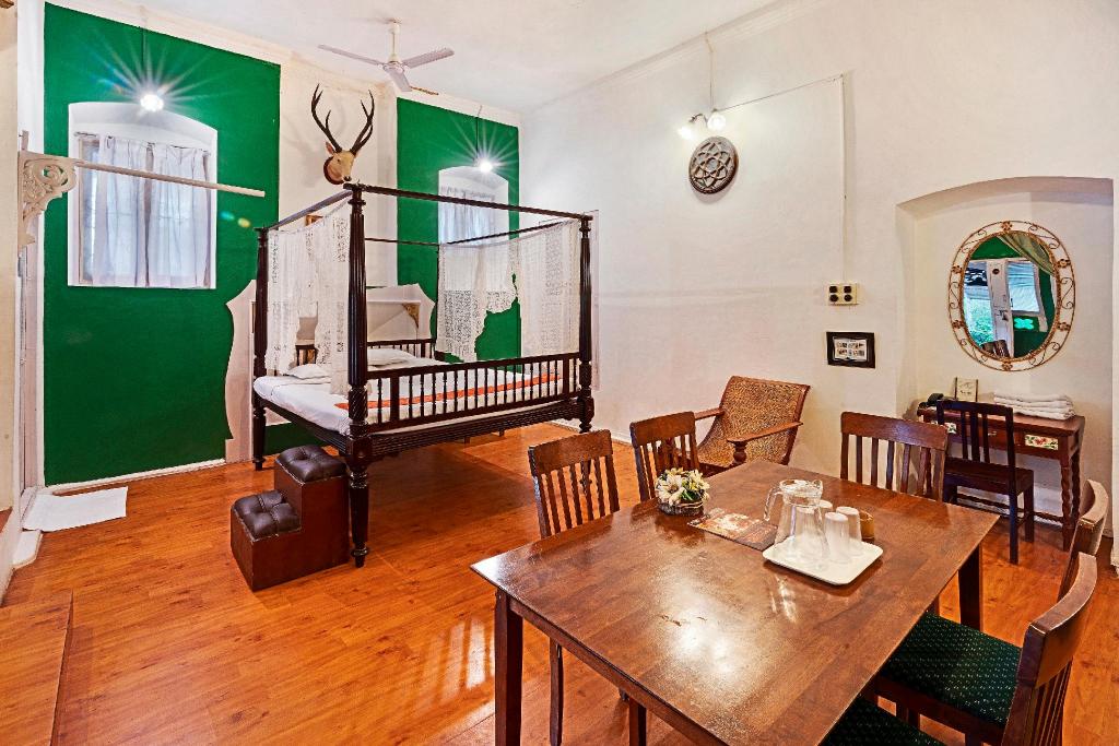 Canton, Suite, King Bed، INDECO’S LAKE FOREST HOTEL 2/2