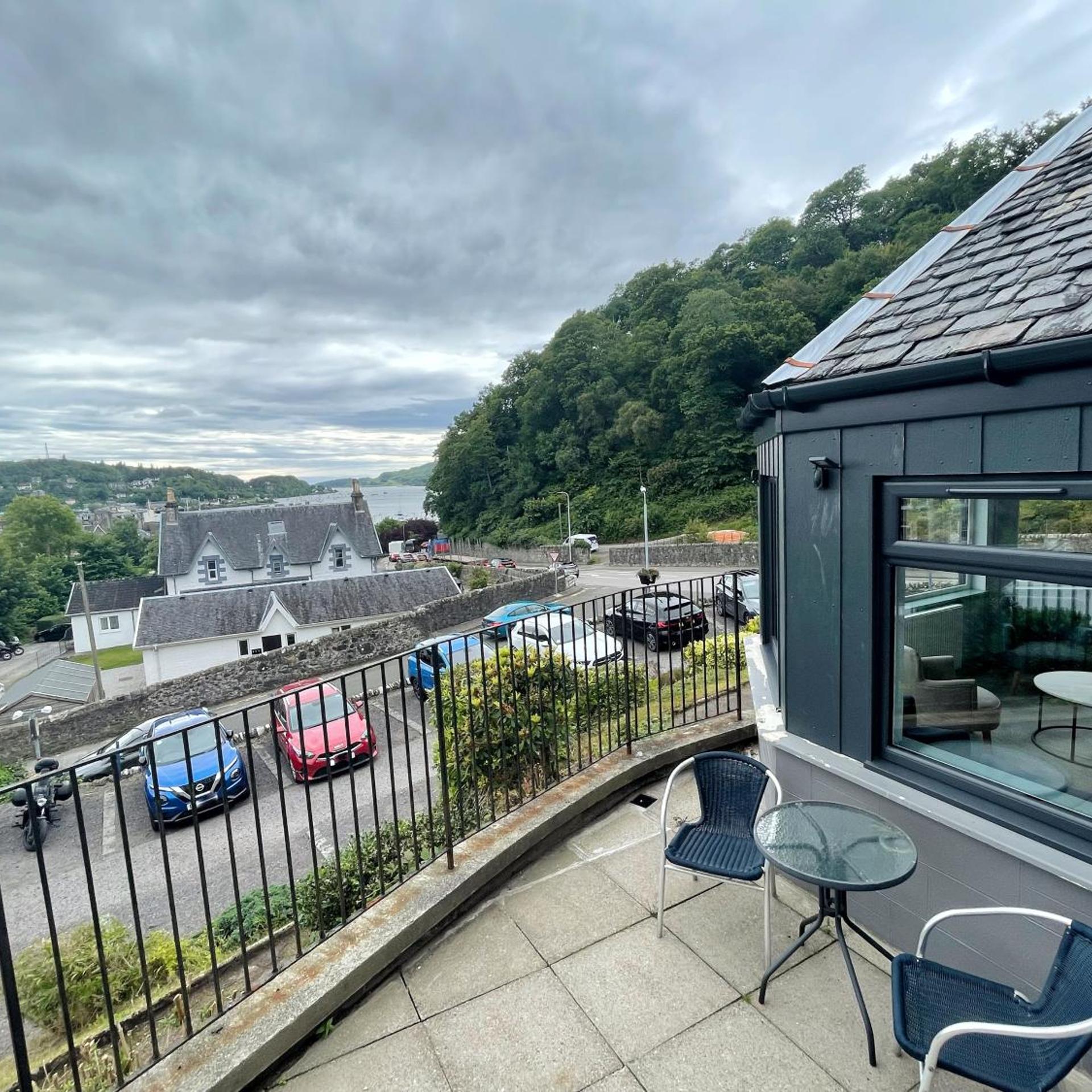 KINGS KNOLL HOTEL 4/53