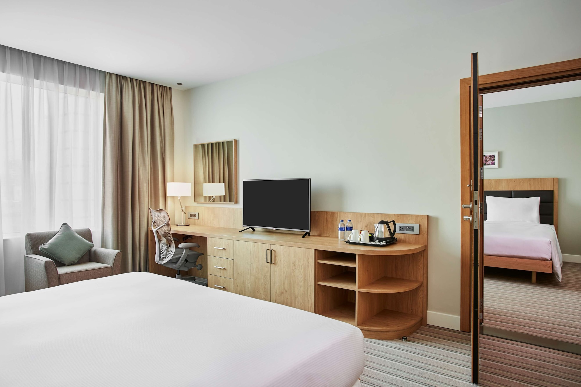 ROOM, KING BED, ACCESSIBLE