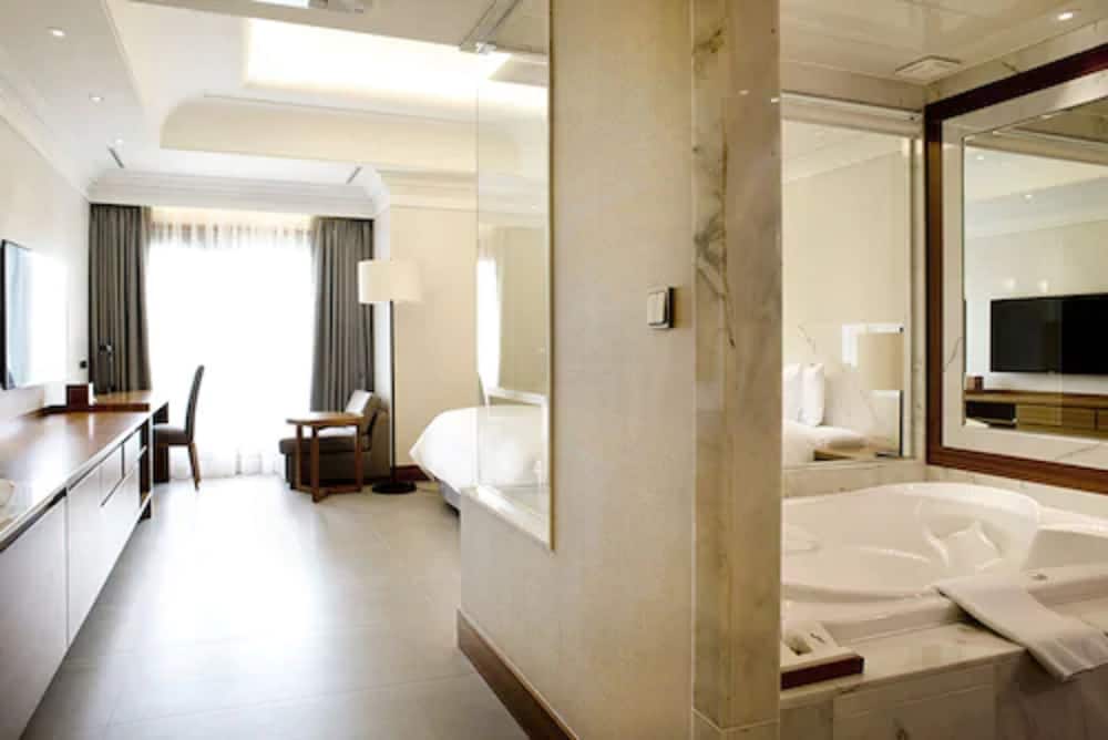 Pine Grove Hotel 19/57
