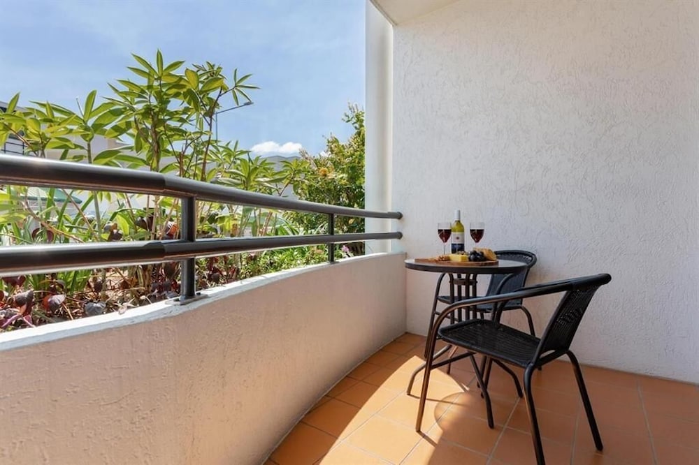 MID CITY LUXURY SUITES 18/26