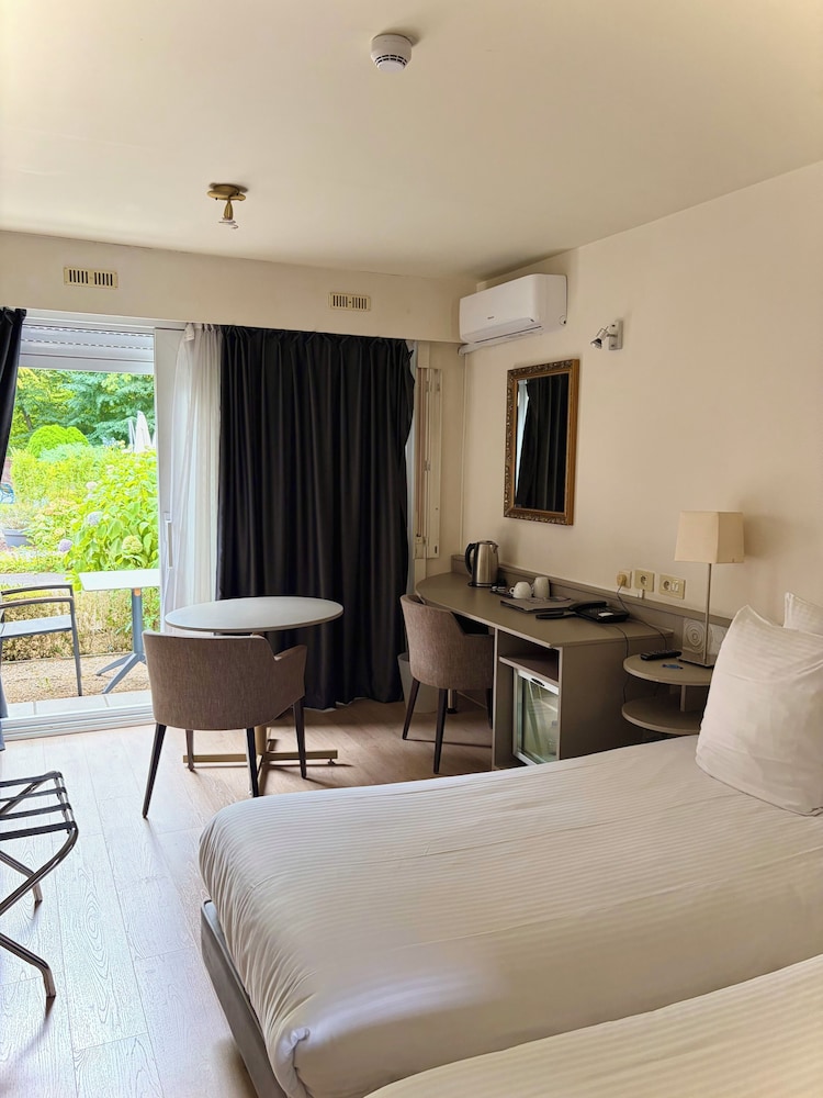 RELAIS DU SILENCE AUBERGE DU VIEUX CEDRE 9/31
