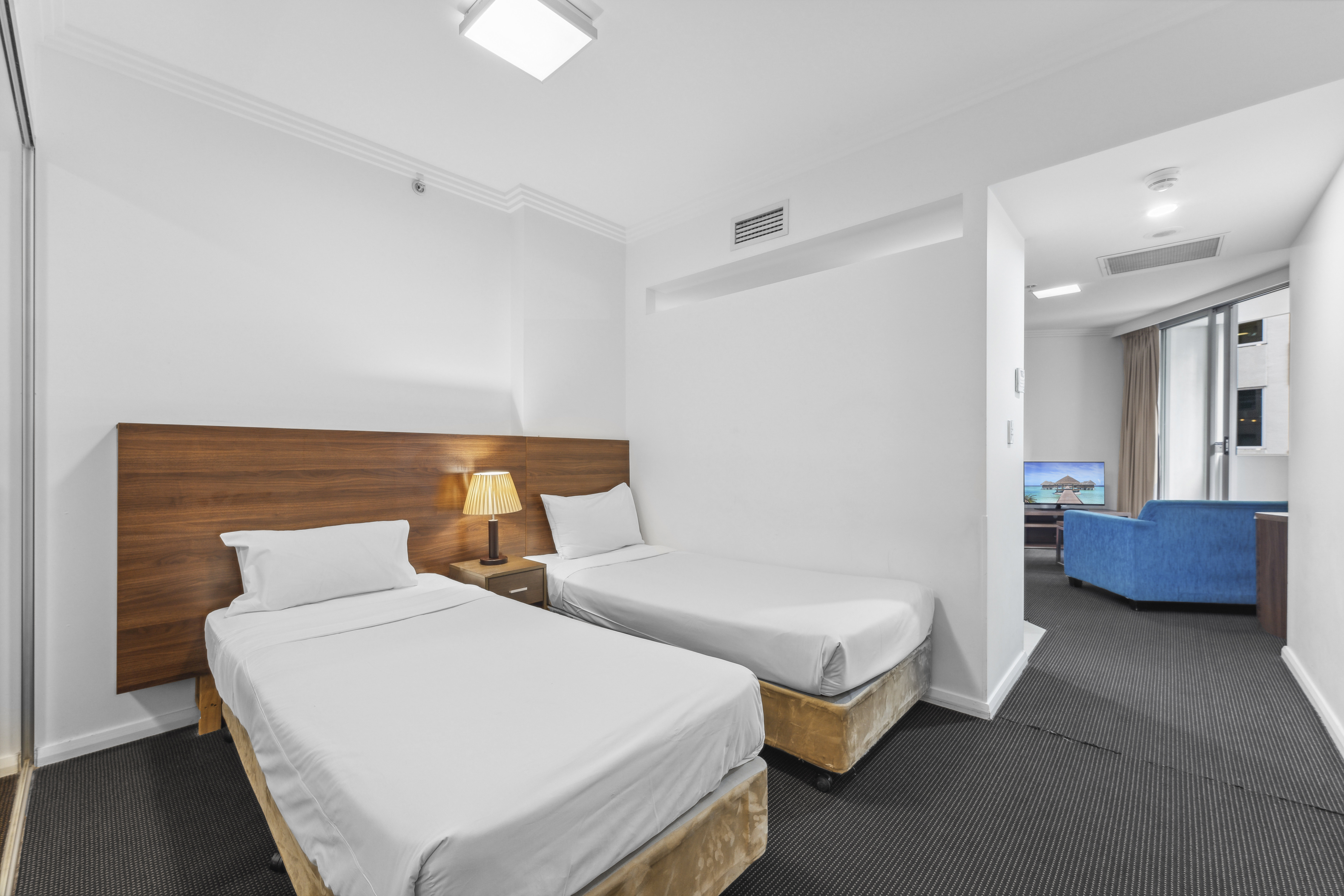 Apx World Square Apartments 14/52