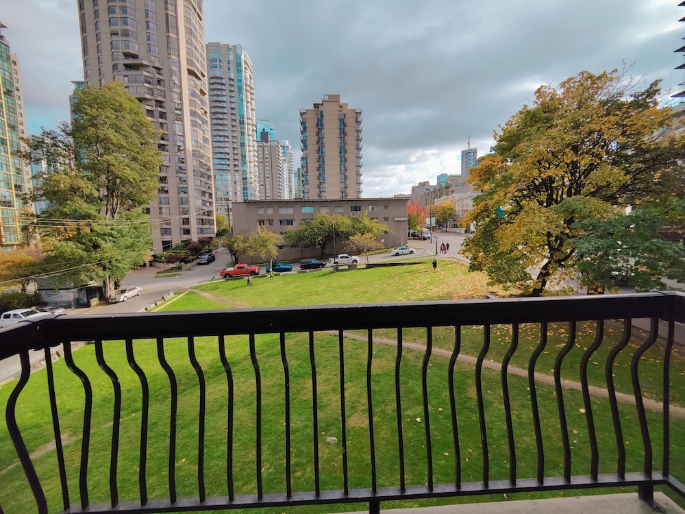 Divya Sutra Suites on Robson Downtown Vancouver 39/42