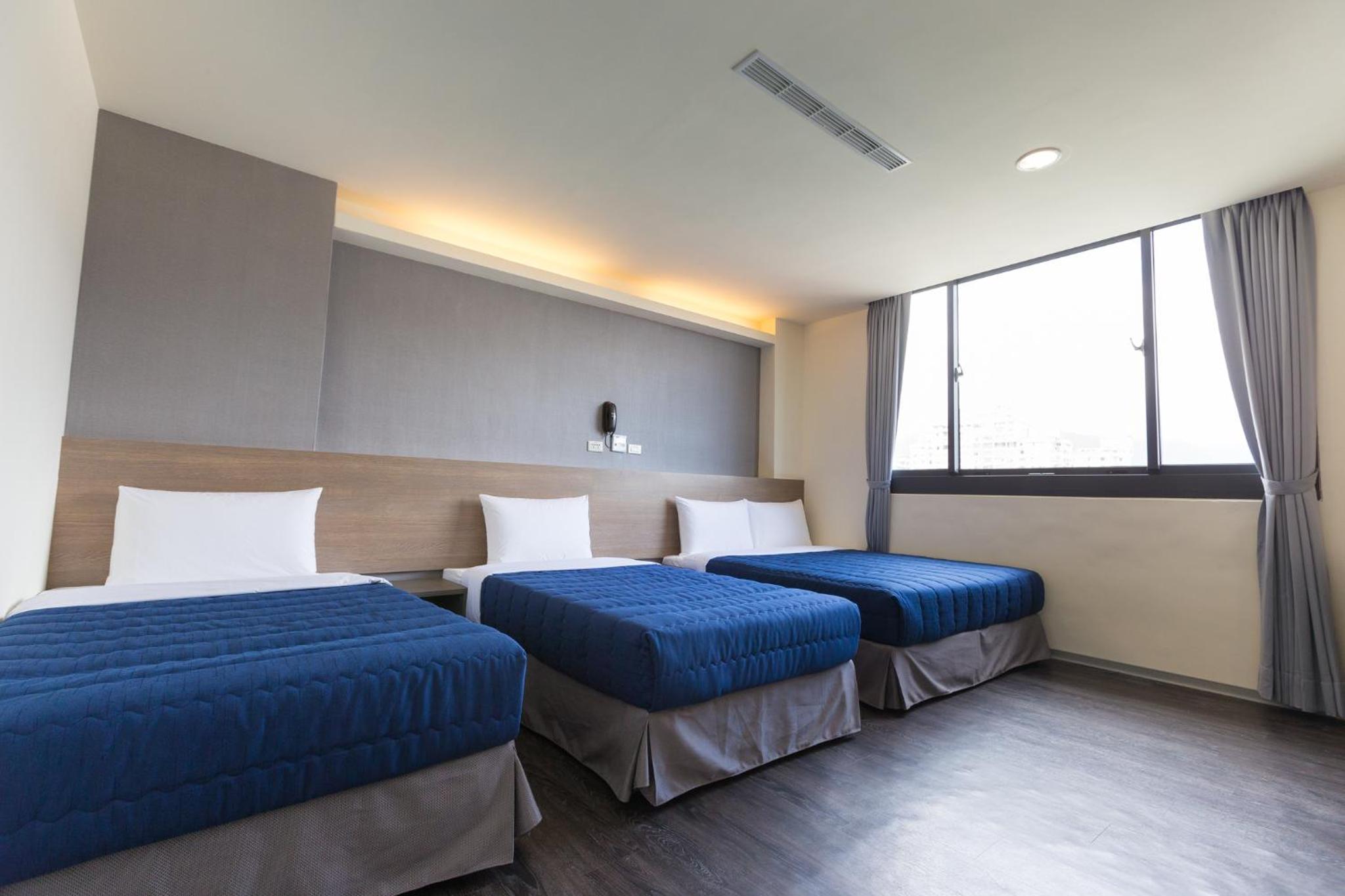 Standard, Quadruple, 2 Double Beds, No Window