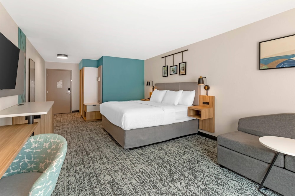 Sleep Inn & Suites Ashland City, TN 20/50