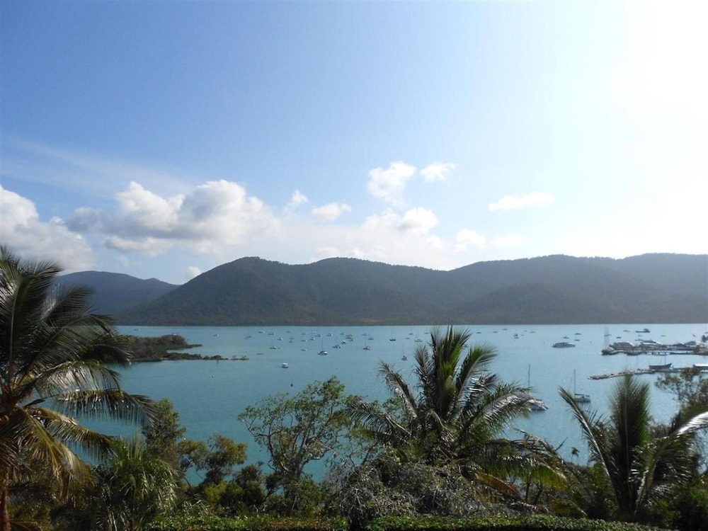 CORAL POINT LODGE 20/35