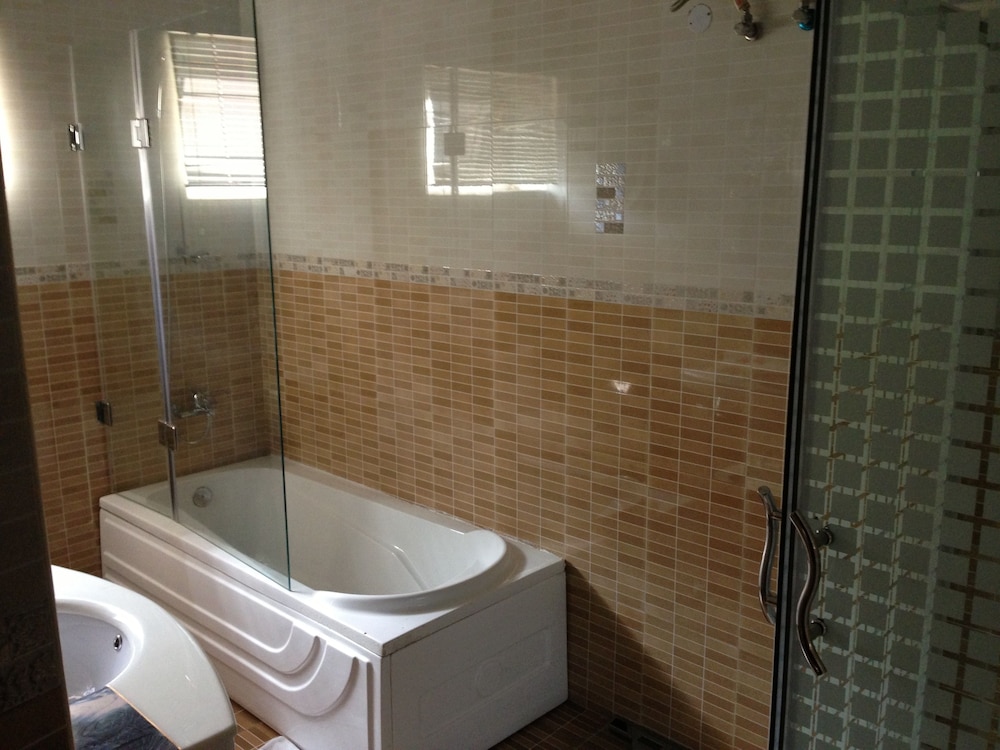 GrandBee Suites 36/39