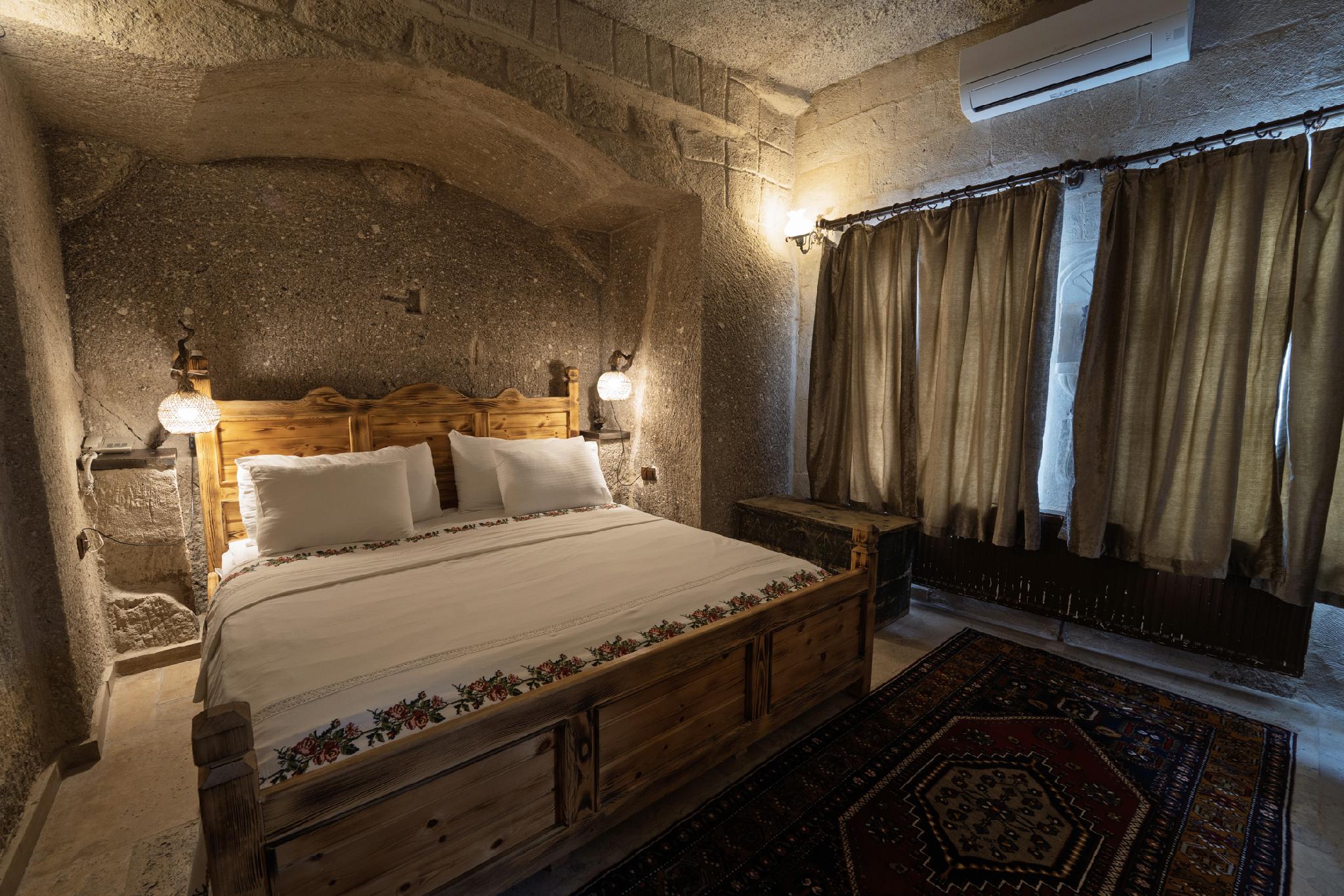 Stone, Queen Bed, Balcony