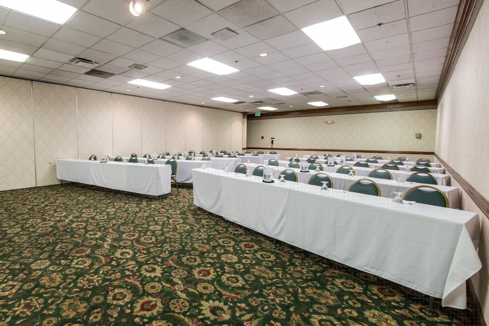 Clarion Hotel Anaheim Resort 35/45