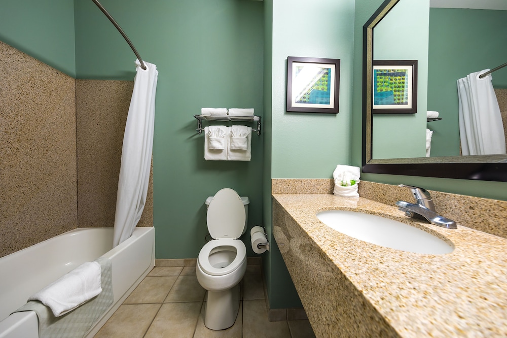 Crestwood Suites Lakeland 22/63