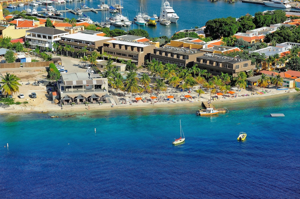 Eden Beach Resort 55/63