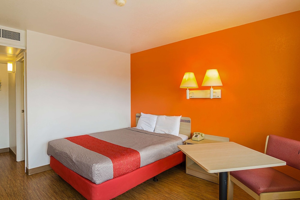 Motel6 Laramie, WY 32/52