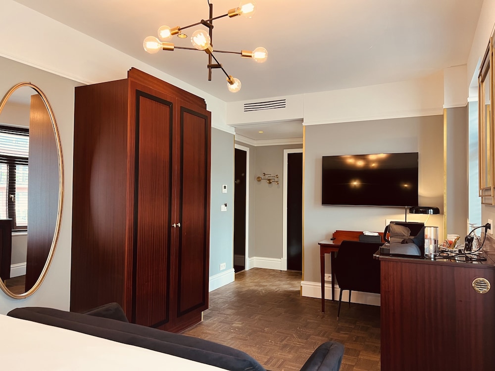Gatsby Hotel 26/50