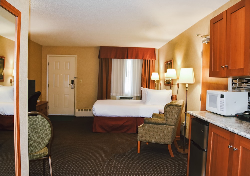 Stony Plain Inn & Suites 8/44