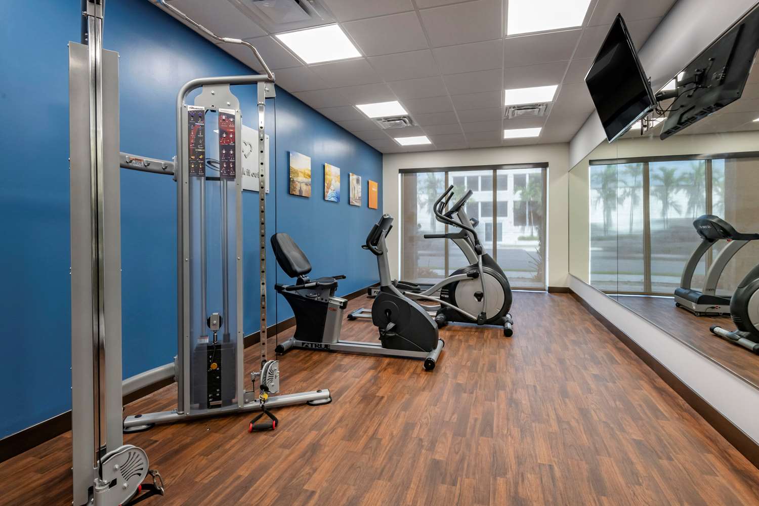 Comfort Suites Fort Lauderdale Airport & Cruise Port 8/18