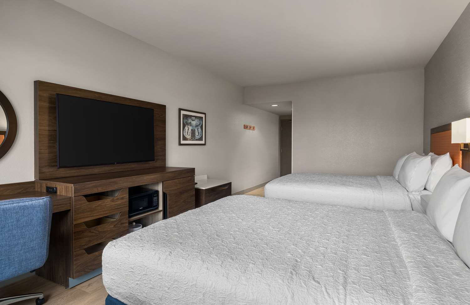 Room, 2 Queen Beds, Pool View